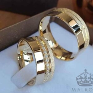 Alianças de Casamento 8MM com 15 pedras com diamantado