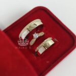Alianças de Casamento 6mm reta com 16 pedras com anel e diamantada